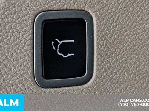 Used 2024 Chrysler Pacifica Touring-L image 26