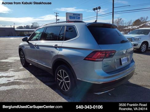 Used 2021 Volkswagen Tiguan SE w/ Panoramic Sunroof Package image 6