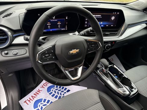 Used 2024 Chevrolet Trax LT w/ Driver Confidence Package image 14