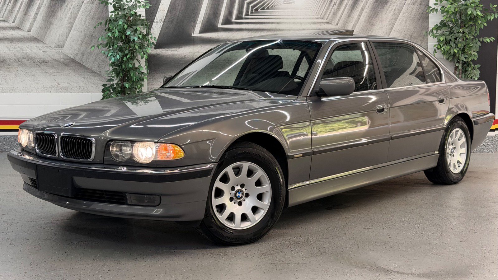 Used 2001 BMW 740iL RWD image 3