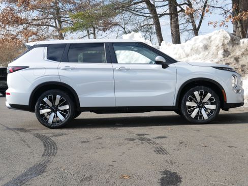 New 2026 Mitsubishi Outlander SE image 8