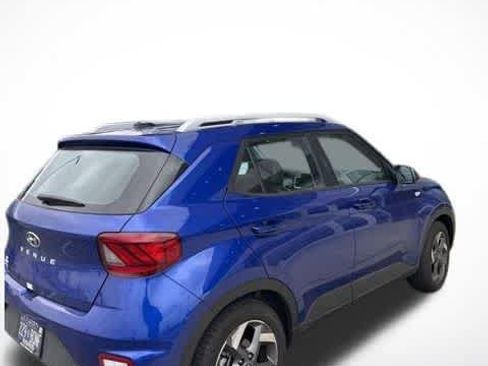 Certified 2025 Hyundai Venue Limited image 3