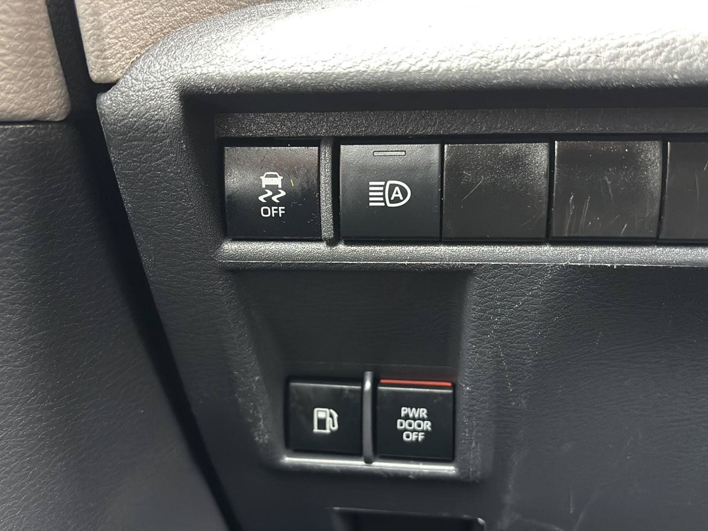 Used 2024 Toyota Sienna LE AWD/4WD image 36