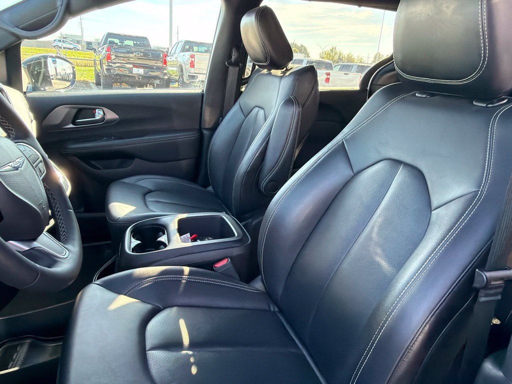 Used 2025 Chrysler Pacifica Select FWD image 22
