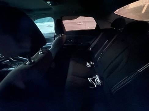 Used 2021 Hyundai Elantra SEL w/ Convenience + Premium Package image 6