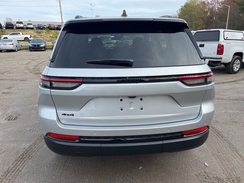 New 2025 Jeep Grand Cherokee Altitude image 6