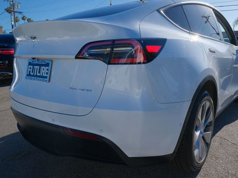 Used 2021 Tesla Model Y Long Range AWD/4WD image 30