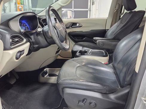 Used 2020 Chrysler Pacifica Touring-L Plus w/ Tire & Wheel Group image 5