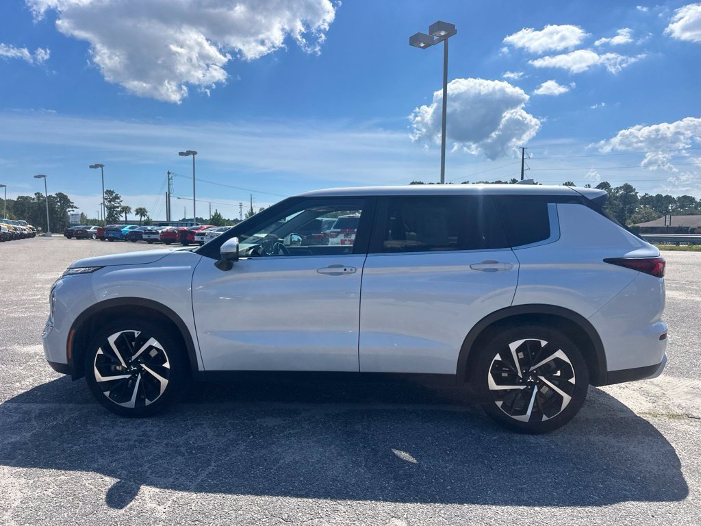 Used 2024 Mitsubishi Outlander SE AWD/4WD image 6