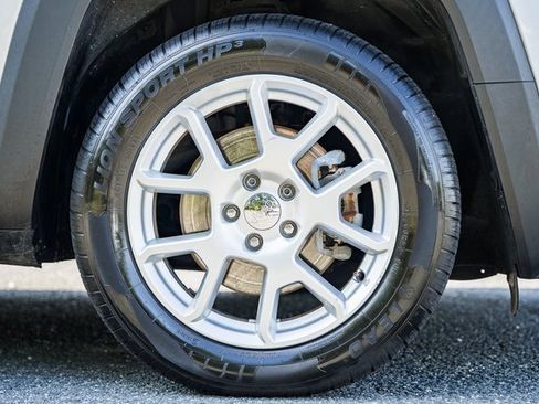 Used 2020 Jeep Renegade Latitude w/ UConnect 8.4 Nav Group image 26