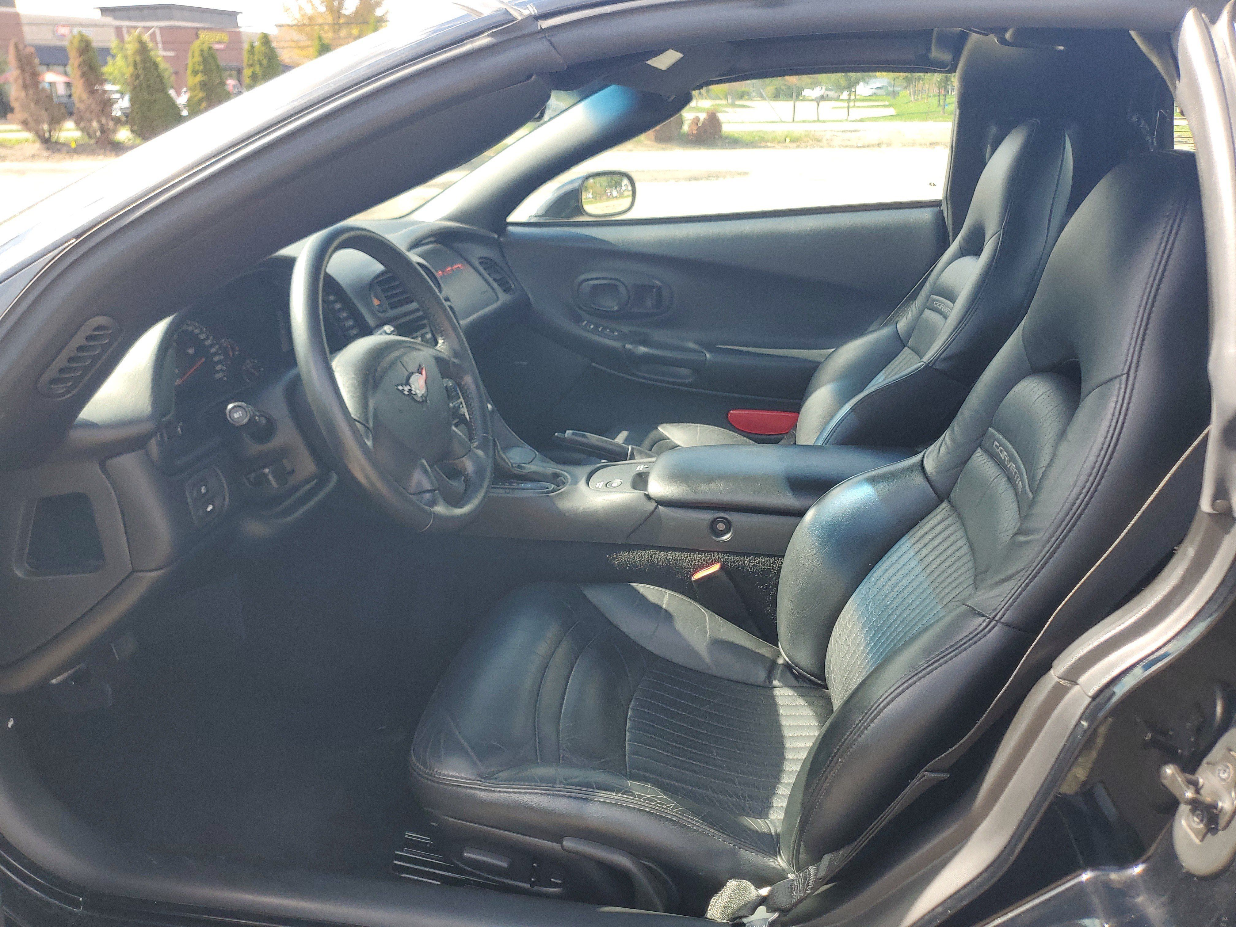 Used 2004 Chevrolet Corvette Coupe RWD image 12