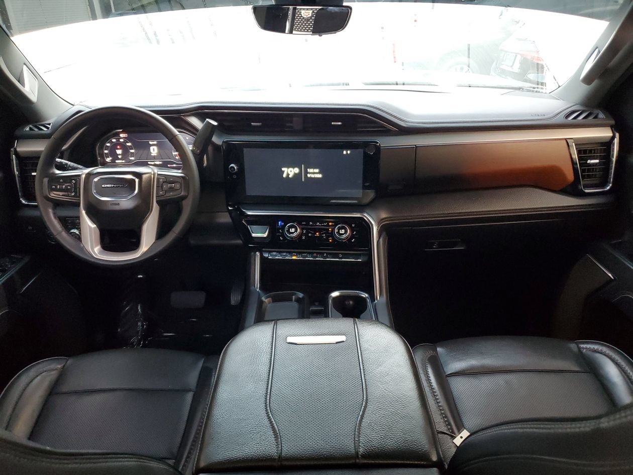 Used 2025 GMC Sierra 2500 Denali w/ Denali Reserve Package AWD/4WD image 12