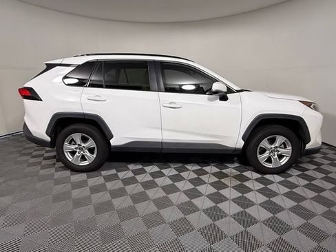 Used 2019 Toyota RAV4 XLE w/ Convenience Package FWD image 6
