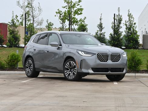 Certified 2025 BMW X3 xDrive30i AWD/4WD image 2