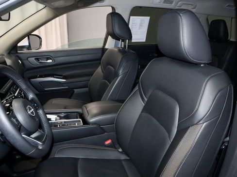 Certified 2025 Nissan Pathfinder SL FWD image 27