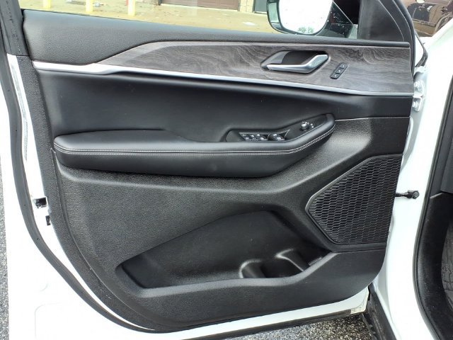 Used 2025 Jeep Grand Cherokee Limited AWD/4WD image 11