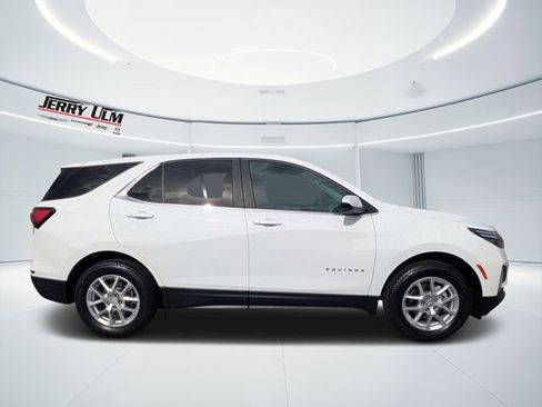 Used 2024 Chevrolet Equinox LT image 2