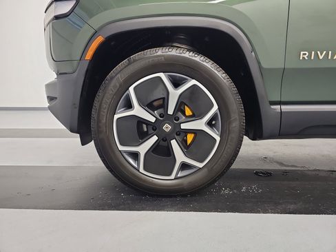Used 2022 Rivian R1T Adventure image 9