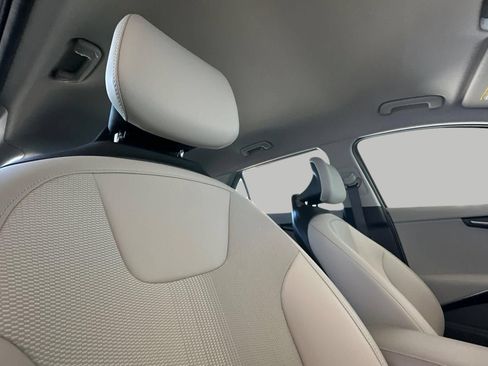 Certified 2023 Kia Niro Wind FWD image 18