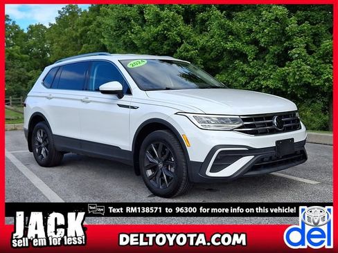Used 2024 Volkswagen Tiguan SE AWD/4WD image 1