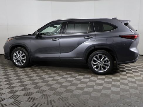 Used 2022 Toyota Highlander Limited image 17