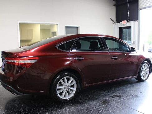 Used 2013 Toyota Avalon XLE FWD image 3