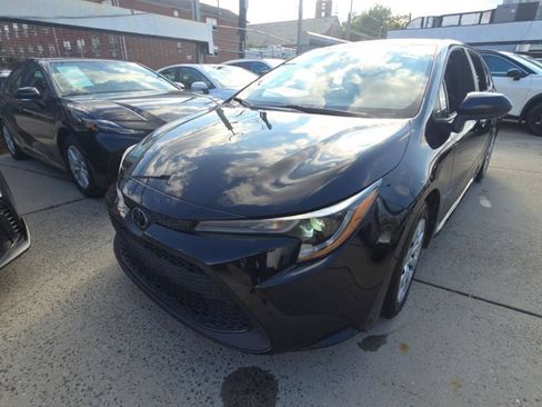 Used 2022 Toyota Corolla LE FWD image 2