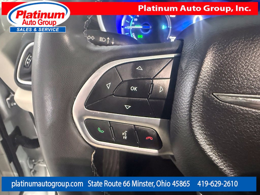 Used 2023 Chrysler Pacifica Limited FWD image 15
