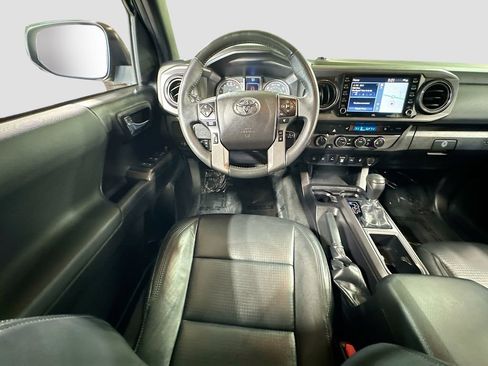 Used 2021 Toyota Tacoma TRD Off-Road w/ TRD Premium Off Road Package AWD/4WD image 15