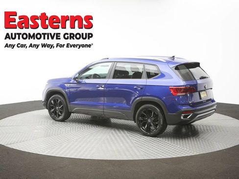 Used 2022 Volkswagen Taos SE w/ Panoramic Sunroof Package FWD image 63