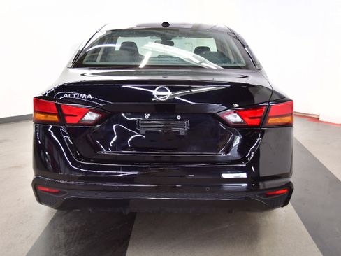 Used 2025 Nissan Altima 2.5 SV FWD image 7