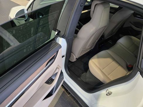 Used 2025 Porsche Macan Electric image 17