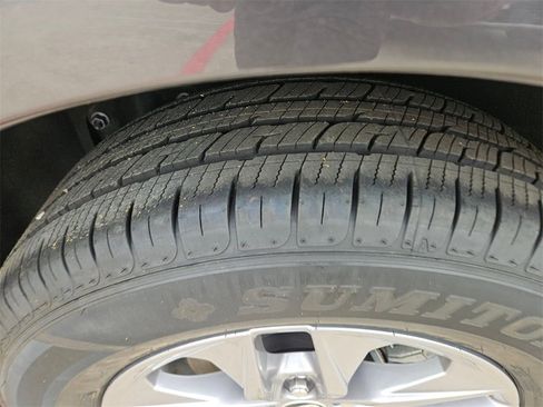 Used 2025 Toyota Sienna LE image 26