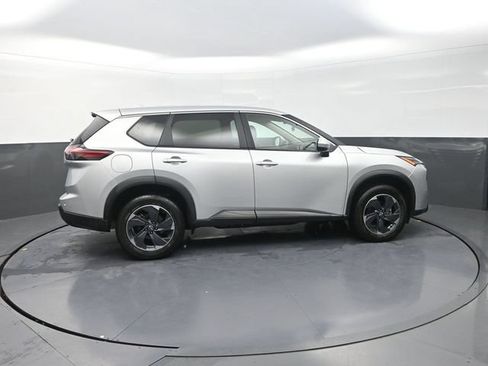 Used 2024 Nissan Rogue SV FWD image 9