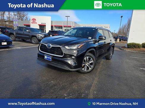 Used 2022 Toyota Highlander XLE AWD/4WD image 1