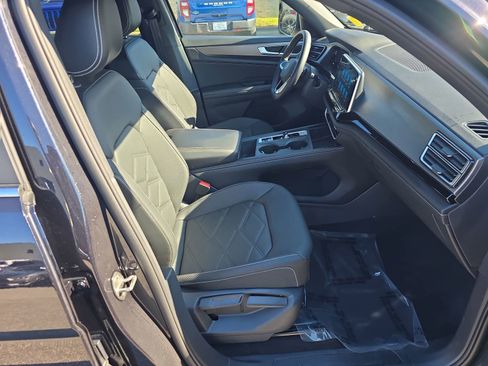 Used 2024 Volkswagen Atlas Cross Sport SE AWD/4WD image 10