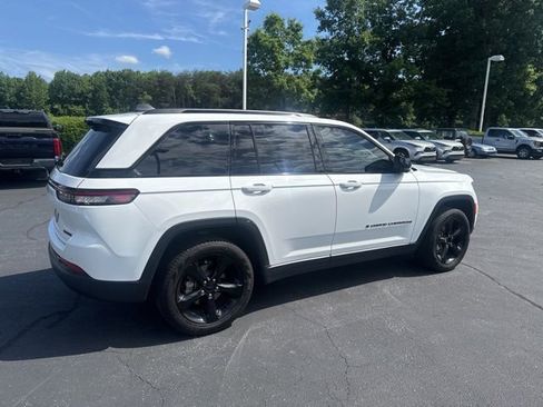 Used 2025 Jeep Grand Cherokee Limited w/ Luxury Tech Group II AWD/4WD image 4