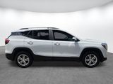 Used 2023 GMC Terrain SLE w/ Driver Convenience Package image 5