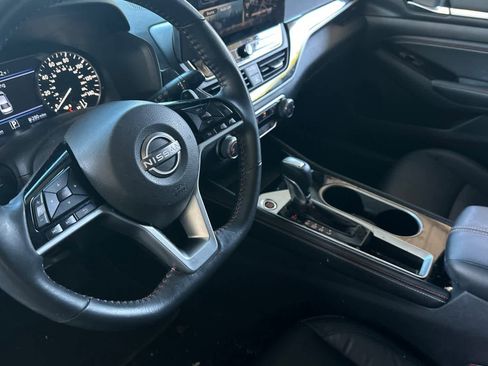 Used 2023 Nissan Altima 2.5 SR w/ SR Premium Package image 12