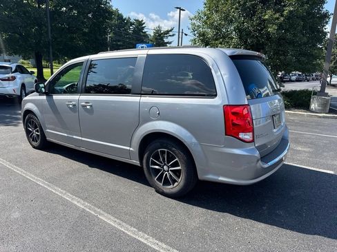 Used 2018 Dodge Grand Caravan GT FWD image 3