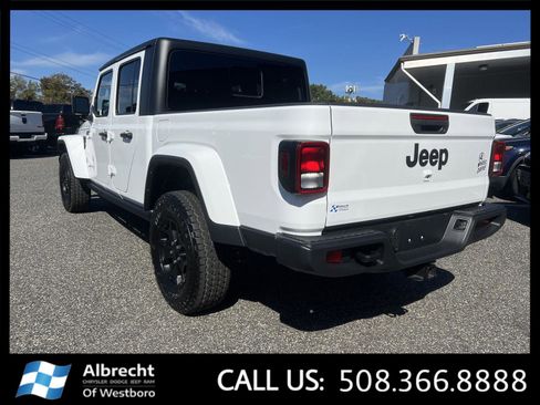 Used 2022 Jeep Gladiator Willys image 3