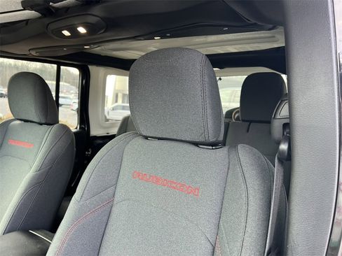 Used 2024 Jeep Wrangler Rubicon w/ Technology Group image 19