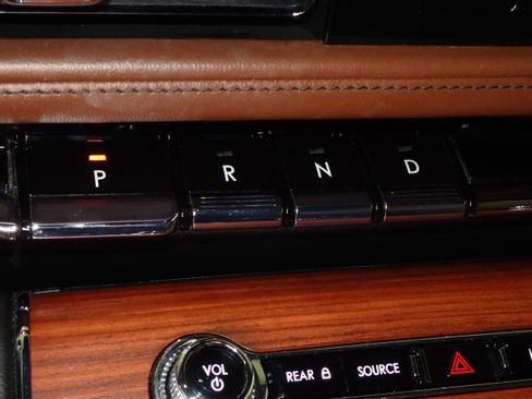 Used 2020 Lincoln Aviator Reserve w/ Class IV Trailer Tow Package image 31