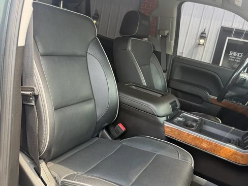 Used 2018 Chevrolet Silverado 2500 High Country w/ Duramax Plus Package AWD/4WD image 17