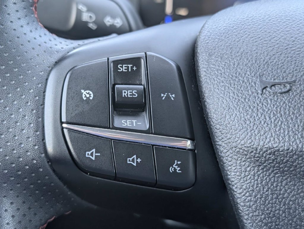 Used 2025 Ford Escape ST-Line Select AWD/4WD image 23