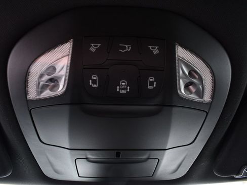 Used 2026 Chrysler Pacifica Select FWD image 33