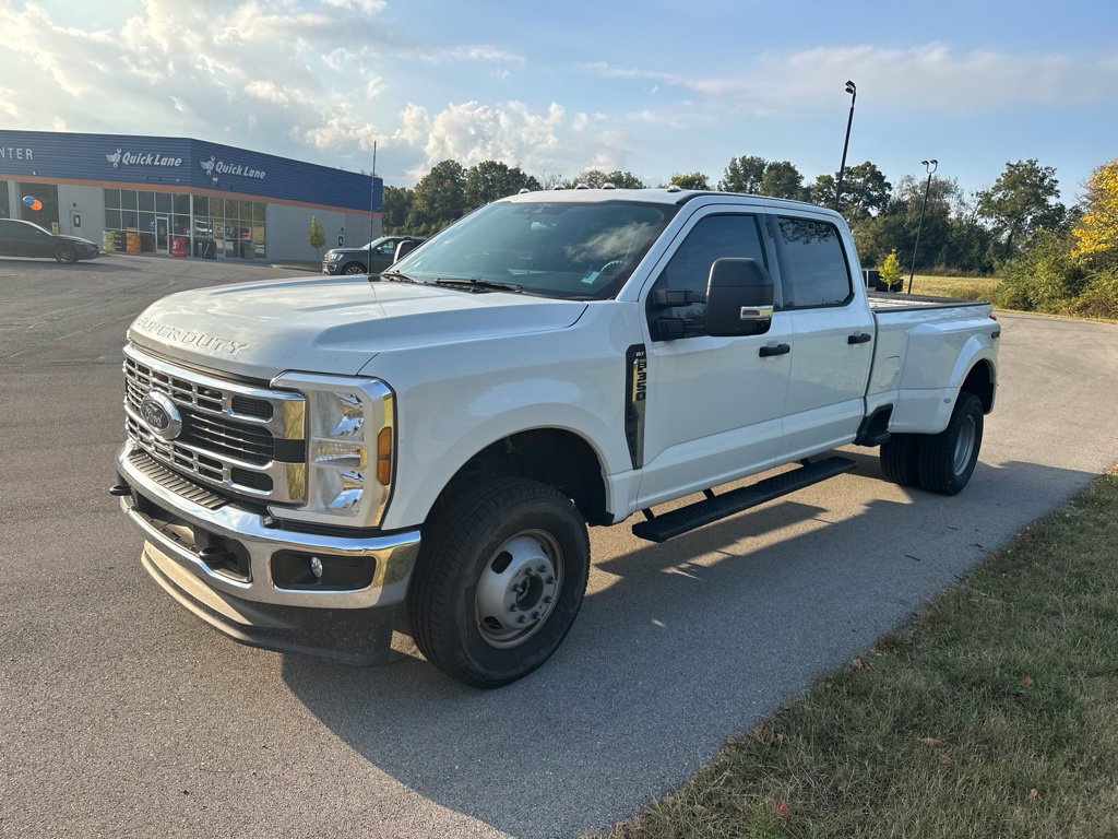 Used 2025 Ford F350 XLT AWD/4WD image 3