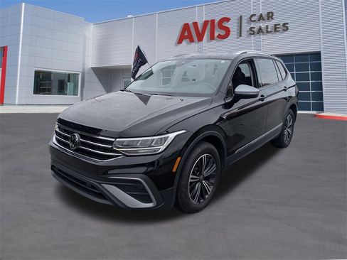 Used 2024 Volkswagen Tiguan SE image 1