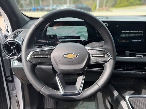 New 2026 Chevrolet Equinox LT w/ Safety and Technology Package FWD image 18