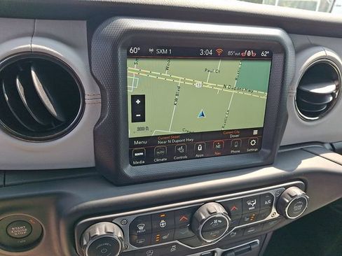 Used 2023 Jeep Gladiator Overland AWD/4WD image 17